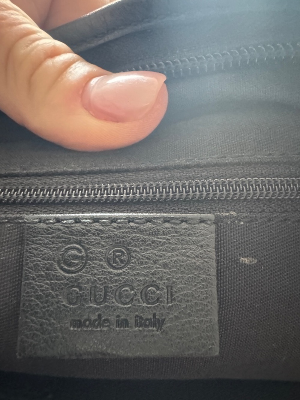 Gucci Black Embossed Leather Crossbody Bag - Picture 4 of 5